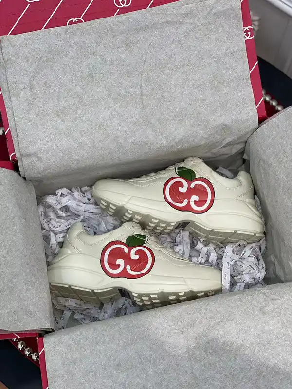 First bag ru GUCCI Rhyton sneaker