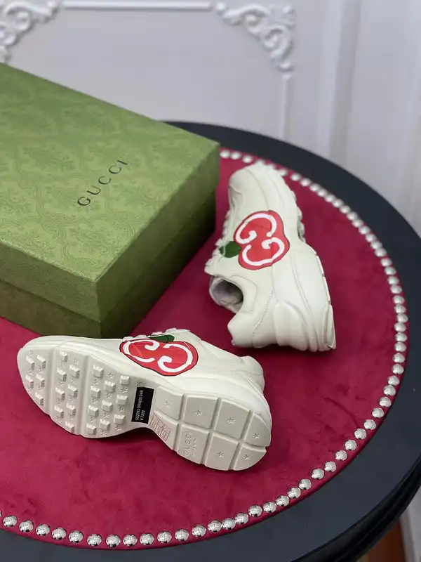 First bag ru GUCCI Rhyton sneaker