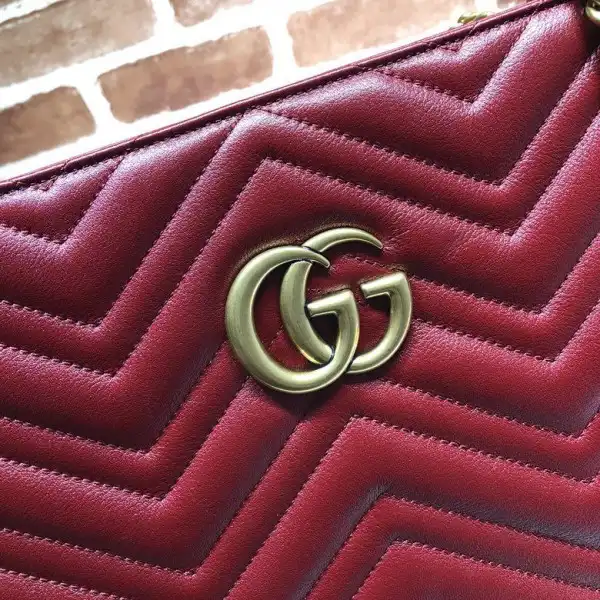 First bag ru GUCCI GG Marmont matelassé medium tote