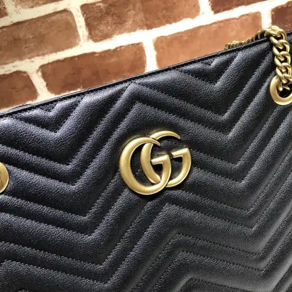 First Bag Ru GUCCI GG Marmont matelassé medium tote