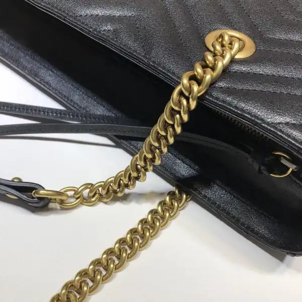 First Bag Ru GUCCI GG Marmont matelassé medium tote