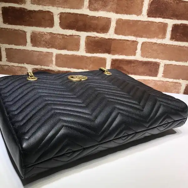 GUCCI GG Marmont matelassé medium tote