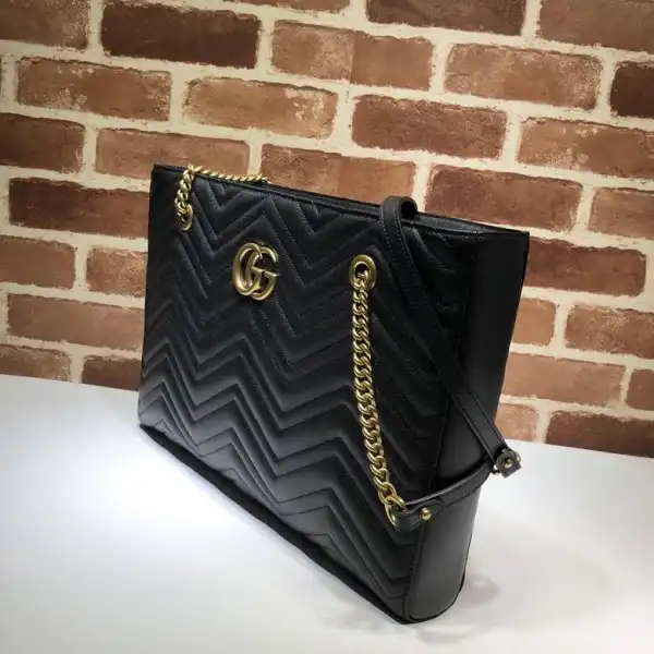 First bag ru GUCCI GG Marmont matelassé medium tote