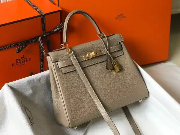 First Bag Ru HERMES KELLY 28cm