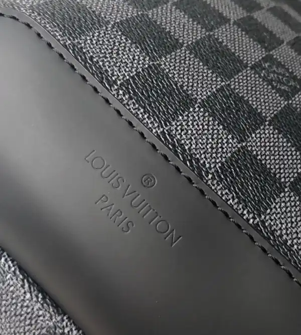 Louis Vuitton AVENUE