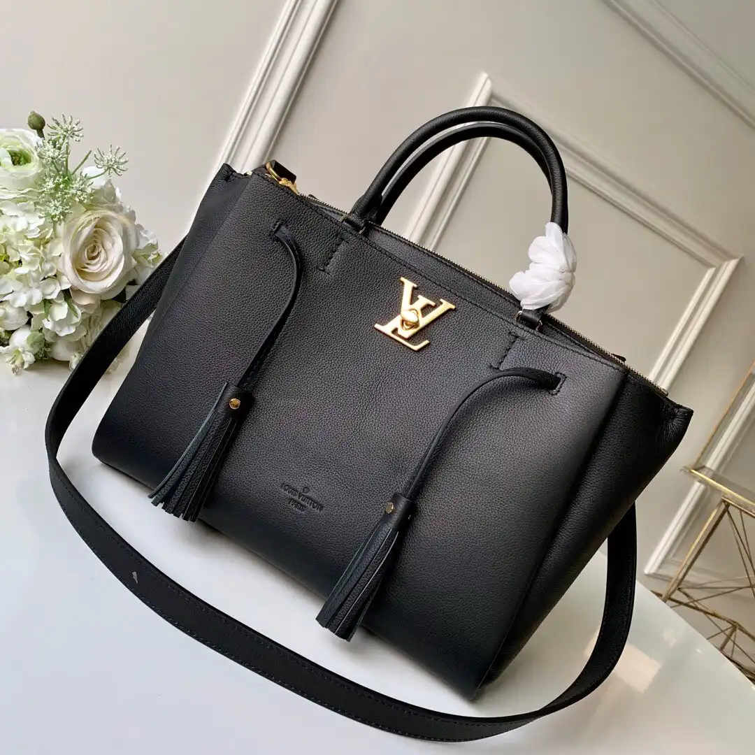 First bag ru Louis Vuitton LOCKMETO