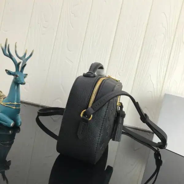 First bag ru LOUIS VUITTON SAINTONGE