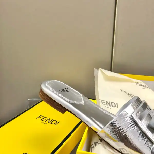 First Bag Ru Fendi Signature