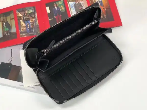 Cheap Gucci Signature Web zip around wallet