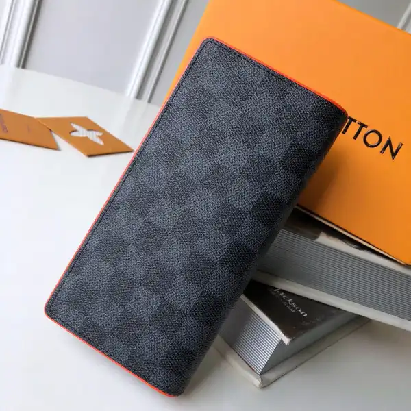 First bag ru LOUIS VUITTON BRAZZA WALLET