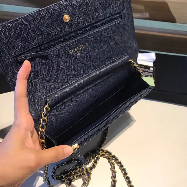 First bag ru CHANEL CHAIN WALLET