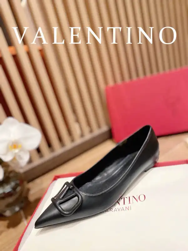 VALENTINO  FLAT