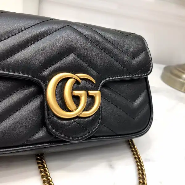 GUCCI GG Marmont super mini bag