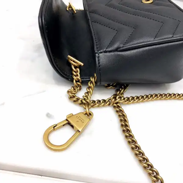 GUCCI GG Marmont super mini bag