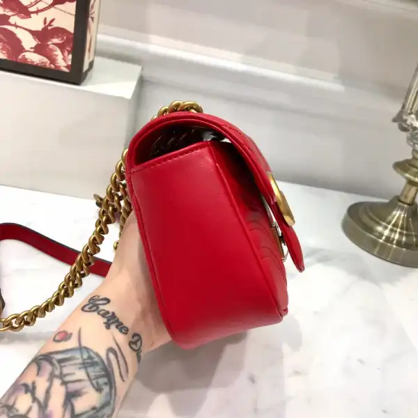 Frstbag ru Gucci GG Marmont 22CM