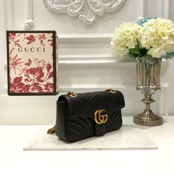 First bag ru Gucci GG Marmont 26CM