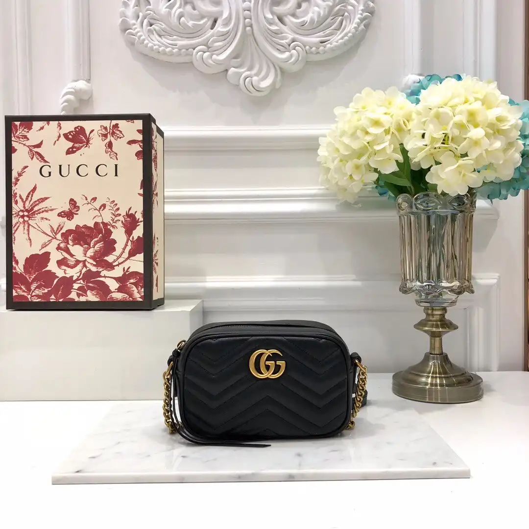 First bag ru Gucci GG Marmont matelassé mini bag