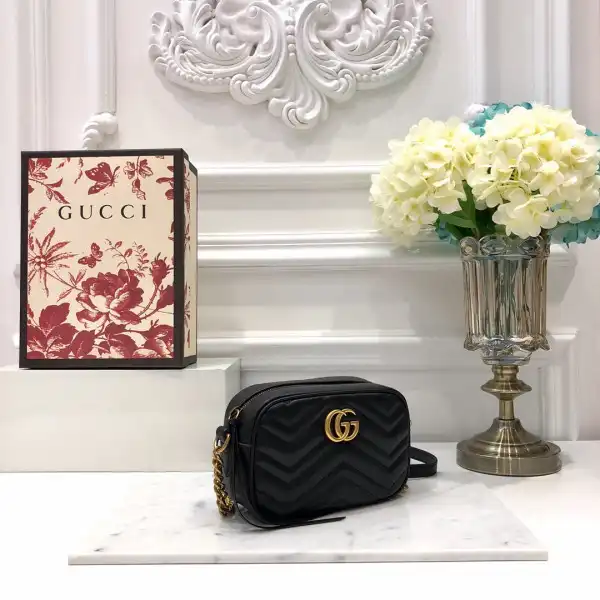 First bag ru Gucci GG Marmont matelassé mini bag