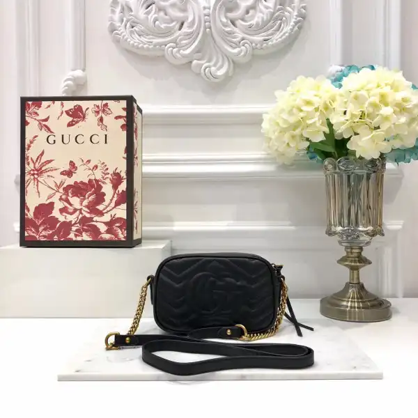 First bag ru Gucci GG Marmont matelassé mini bag