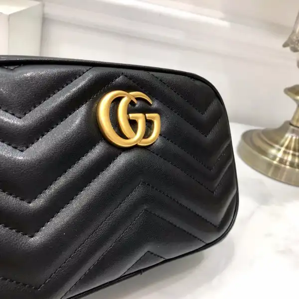 First bag ru Gucci GG Marmont matelassé mini bag