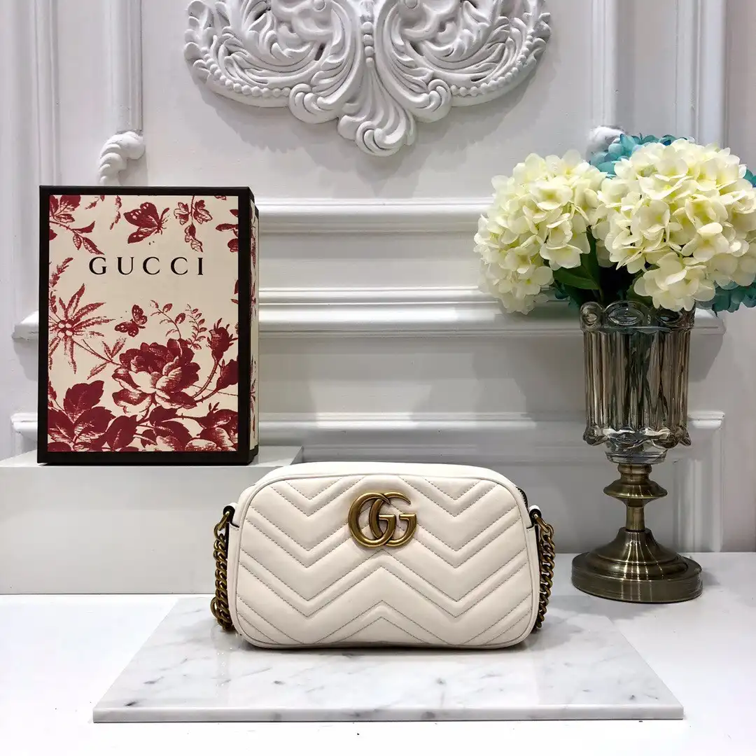 Frstbag ru Gucci GG Marmont small matelassé shoulder bag