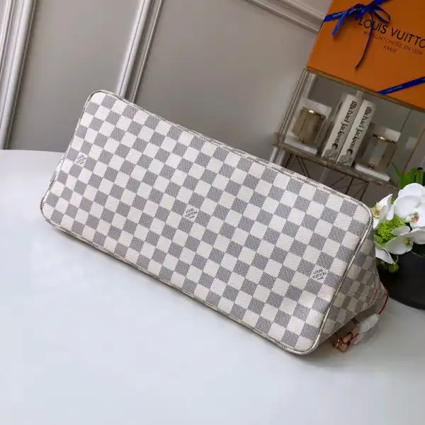 First bag ru Louis Vuitton Neverfull GM