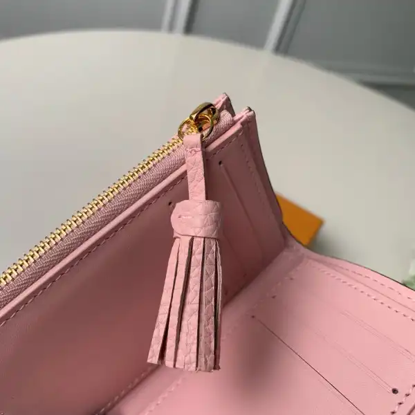 First bag ru Louis Vuitton CROISETTE COMPACT WALLET