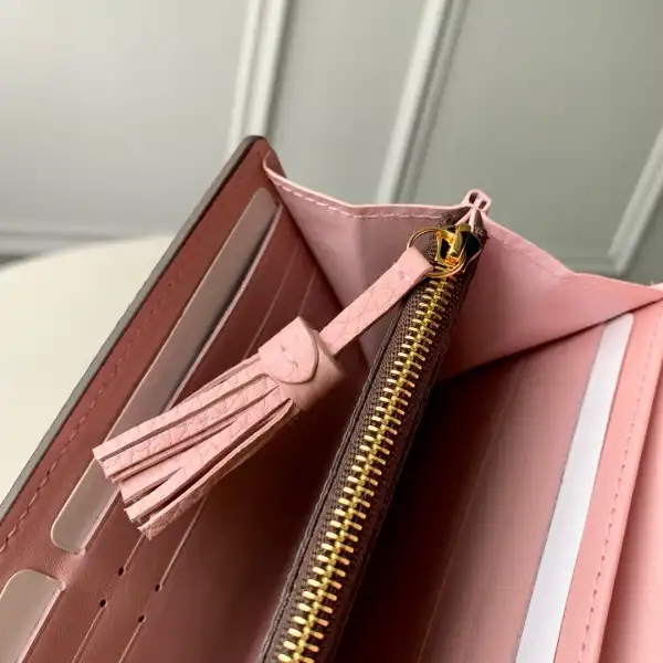 TO Louis Vuitton CROISETTE WALLET