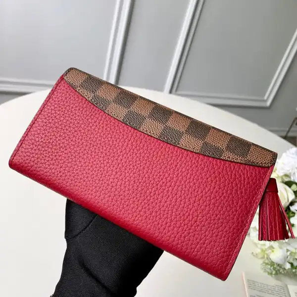 First bag ru Louis Vuitton CROISETTE WALLET