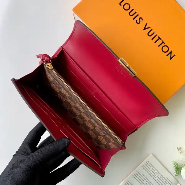 TO Louis Vuitton CROISETTE WALLET