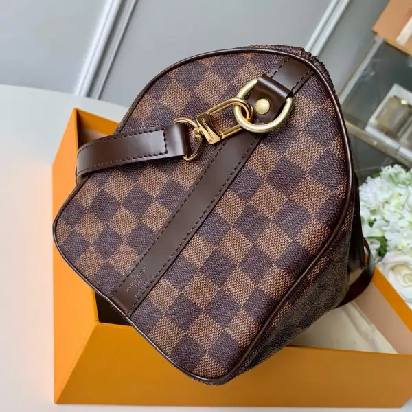 Eliminating the middleman and passing on savings to you. With massive production and tax-free benefits Louis Vuitton SPEEDY BANDOULIERE 25