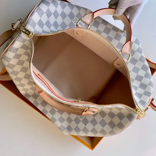 Repladies offers premium fake Louis bags at unbeatable prices. Our products are cheap because we focus on direct sales Louis Vuitton SPEEDY BANDOULIÈRE 35