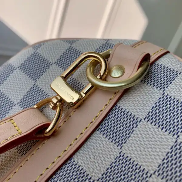 Repladies offers premium fake Louis bags at unbeatable prices. Our products are cheap because we focus on direct sales Louis Vuitton SPEEDY BANDOULIÈRE 35