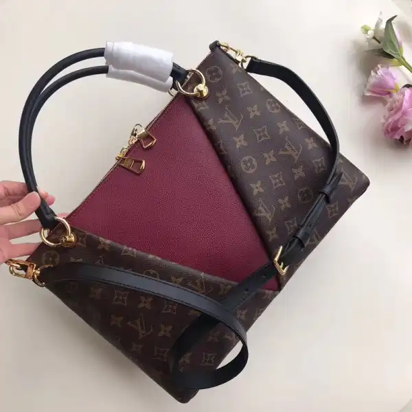 Aaa replica bags Louis Vuitton V TOTE MM