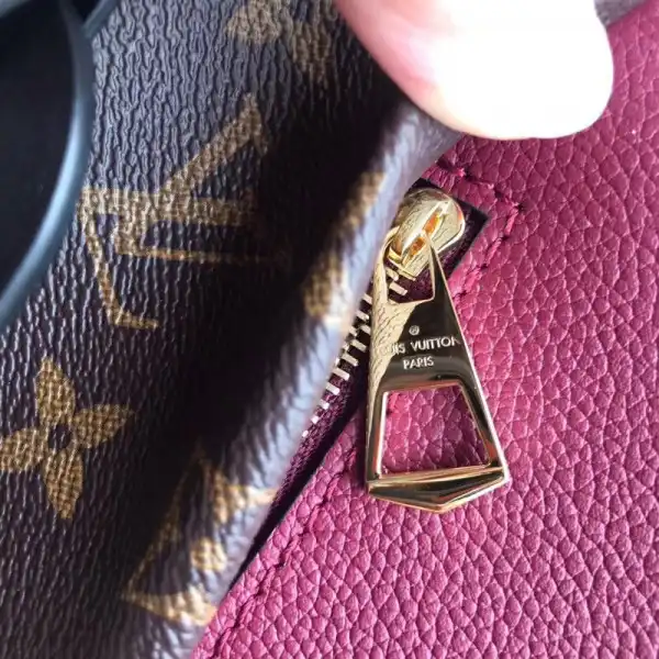 First bag ru Louis Vuitton V TOTE MM