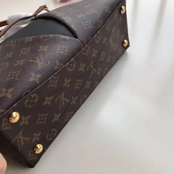 Frstbag ru Louis Vuitton V TOTE MM