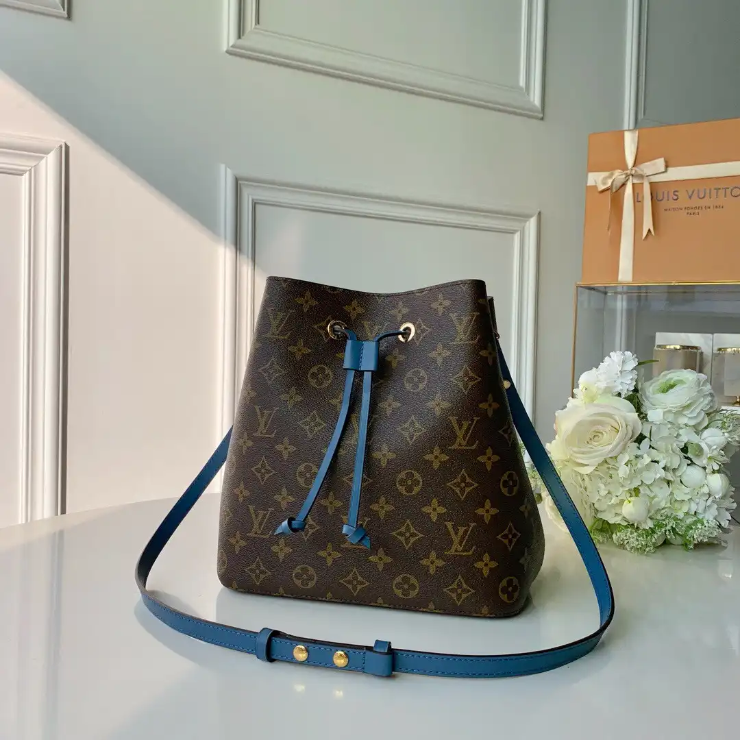 LOUIS VUITTON NÉONOÉ