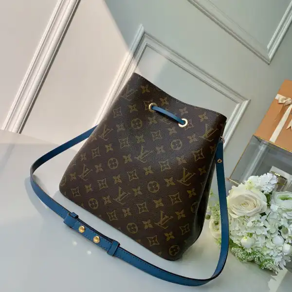 LOUIS VUITTON NÉONOÉ