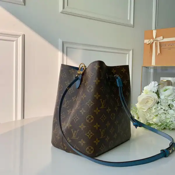 LOUIS VUITTON NÉONOÉ