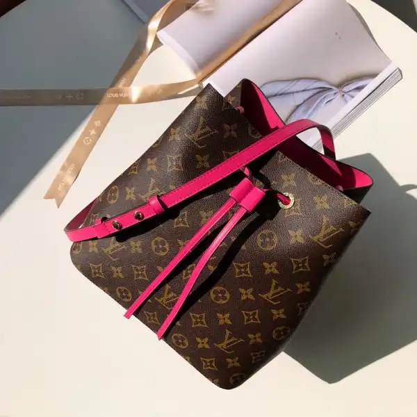 LOUIS VUITTON NÉONOÉ