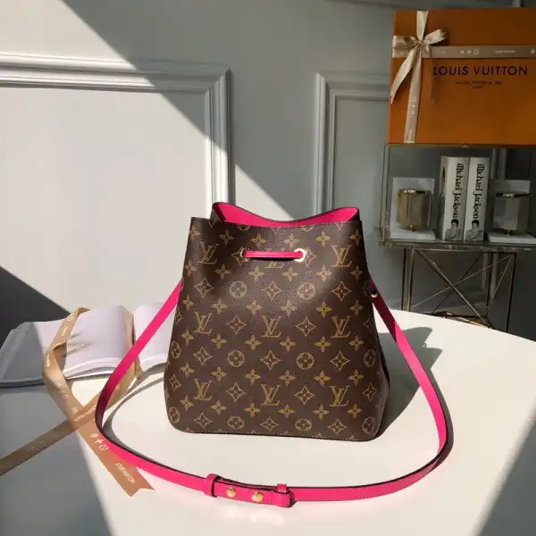 LOUIS VUITTON NÉONOÉ