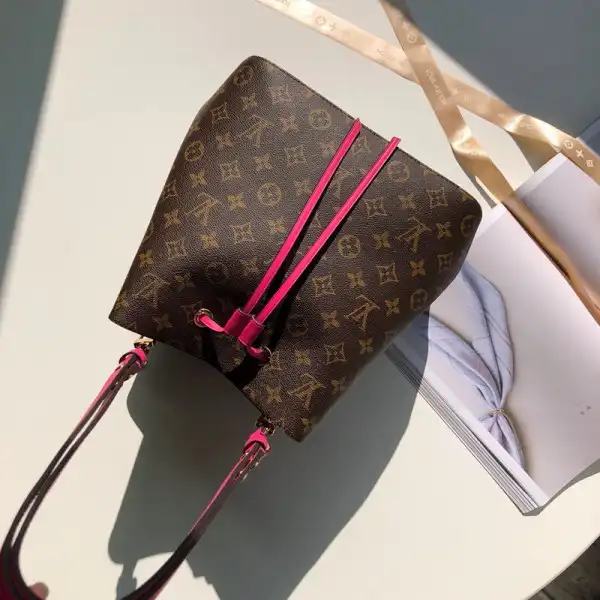 LOUIS VUITTON NÉONOÉ