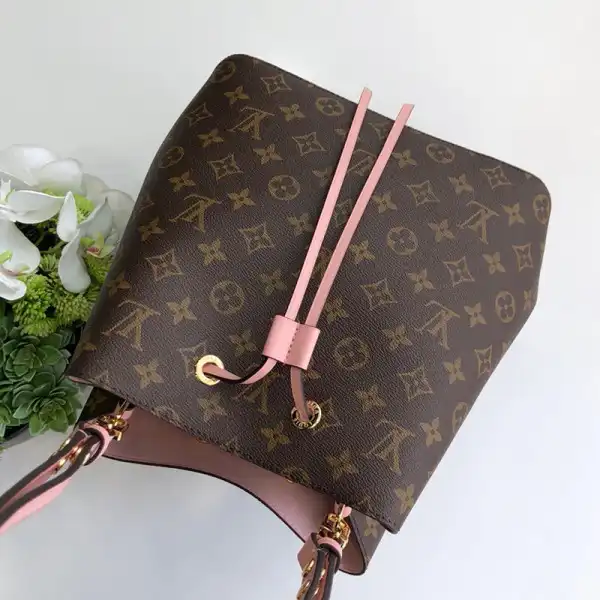 First bag ru LOUIS VUITTON NÉONOÉ