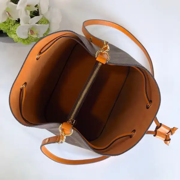 LOUIS VUITTON NÉONOÉ