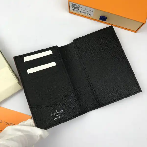 TO Louis Vuitton PASSPORT COVER