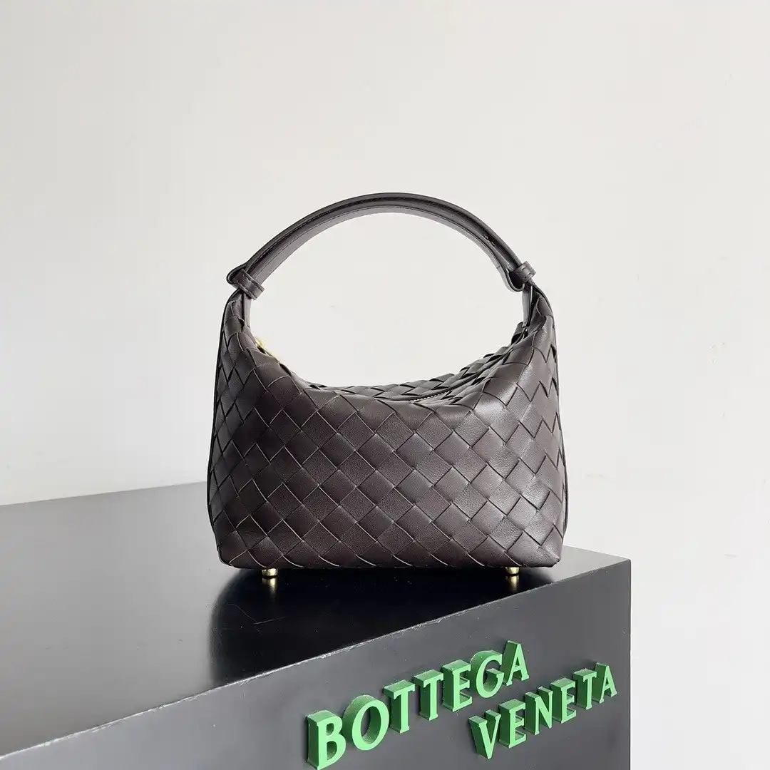 BOTTEGA VENETA CANDY WALLACE-22*13*9CM