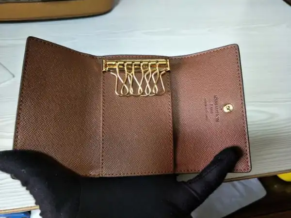 First bag ru LOUIS VUITTON 6 KEY HOLDER