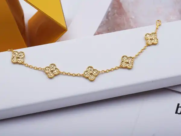 Van CHANELeef&Arpels Perlée BRACELET