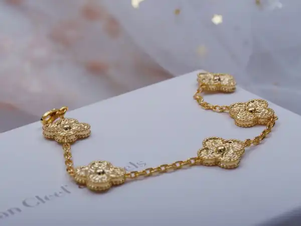 Van CHANELeef&Arpels Perlée BRACELET