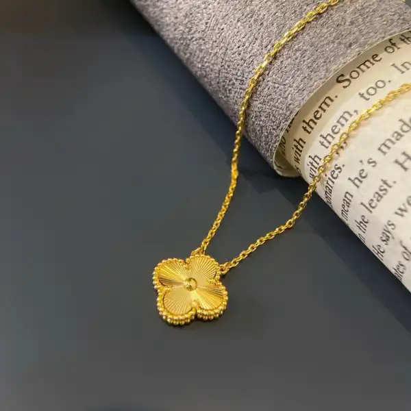 Van CHANELeef & Arpels  Perlée NECKLACE